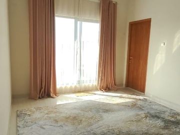 JUAL RUMAH MEWAH  MURAH  2 LANTAI  DI COLOMADU KARANGANYAR  DEKAT KOTA SOLO