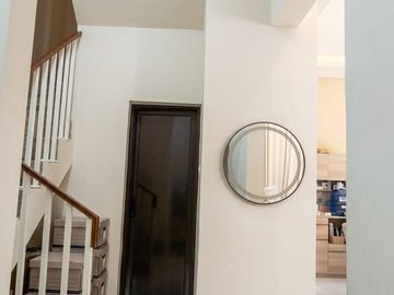 JUAL RUMAH MEWAH  MURAH  2 LANTAI  DI COLOMADU KARANGANYAR  DEKAT KOTA SOLO