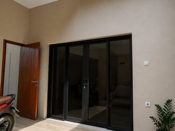 JUAL RUMAH MEWAH  MURAH  2 LANTAI  DI COLOMADU KARANGANYAR  DEKAT KOTA SOLO