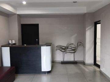 Bangunan ex kantor atau mini building Benhil Jakpus, luas 348m, parkir luas