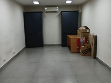 Bangunan ex kantor atau mini building Benhil Jakpus, luas 348m, parkir luas