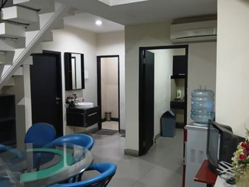 Bangunan ex kantor atau mini building Benhil Jakpus, luas 348m, parkir luas