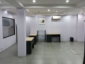 Bangunan ex kantor atau mini building Benhil Jakpus, luas 348m, parkir luas