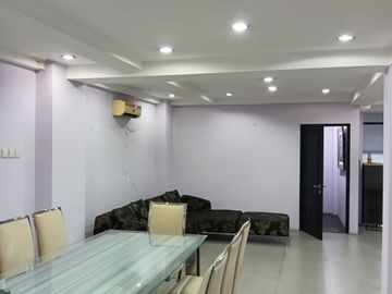 Bangunan ex kantor atau mini building Benhil Jakpus, luas 348m, parkir luas