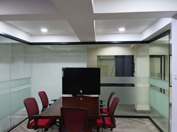 Bangunan ex kantor atau mini building Benhil Jakpus, luas 348m, parkir luas