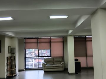 Bangunan ex kantor atau mini building Benhil Jakpus, luas 348m, parkir luas