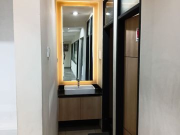 Bangunan ex kantor atau mini building Benhil Jakpus, luas 348m, parkir luas