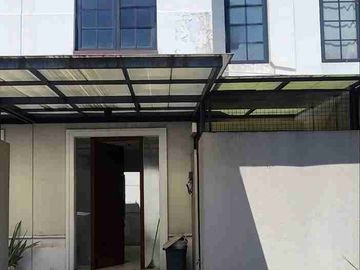 Under 1 M, Rumah 2 Lantai Grand Harvest Kebraon Dekat Wiyung