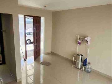 Under 1 M, Rumah 2 Lantai Grand Harvest Kebraon Dekat Wiyung