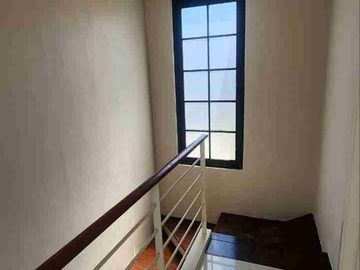 Under 1 M, Rumah 2 Lantai Grand Harvest Kebraon Dekat Wiyung
