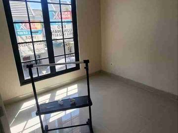 Under 1 M, Rumah 2 Lantai Grand Harvest Kebraon Dekat Wiyung