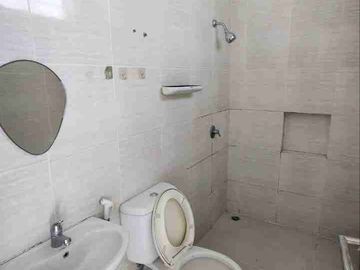 Under 1 M, Rumah 2 Lantai Grand Harvest Kebraon Dekat Wiyung