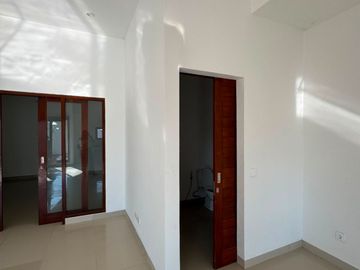 Tropical Villa: Modern Standalone Home with Sunset Views in Tibubeneng, Canggu