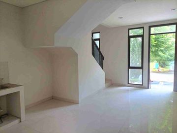 Disewakan Rumah Cluster Regentown Bsd City