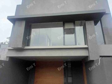 Rumah 3 Lantai Dengan Rooftop Desain Modern Di Jakarta Selatan