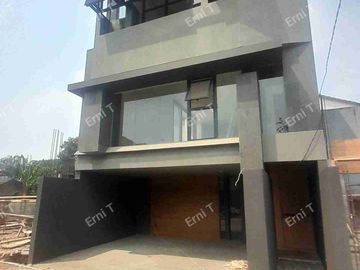 Rumah 3 Lantai Dengan Rooftop Desain Modern Di Jakarta Selatan