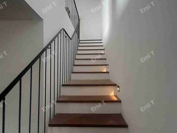 Rumah 3 Lantai Dengan Rooftop Desain Modern Di Jakarta Selatan