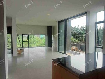 Rumah 3 Lantai Dengan Rooftop Desain Modern Di Jakarta Selatan