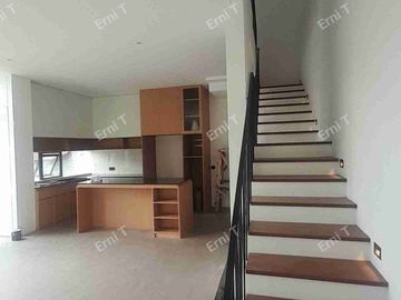Rumah 3 Lantai Dengan Rooftop Desain Modern Di Jakarta Selatan