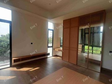 Rumah 3 Lantai Dengan Rooftop Desain Modern Di Jakarta Selatan