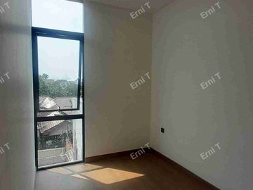 Rumah 3 Lantai Dengan Rooftop Desain Modern Di Jakarta Selatan