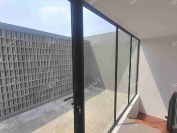 Rumah 3 Lantai Dengan Rooftop Desain Modern Di Jakarta Selatan