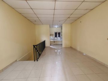 Disewakan Ruko Pasar Paramount Hadap Jalan Raya