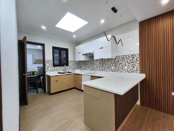 4 Bedroom House and Lot for Sale in Vermont Park Executive Village Antipolo -AJCE