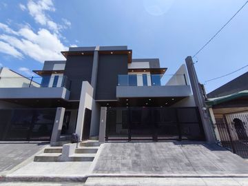 4 Bedroom House and Lot for Sale in Vermont Park Executive Village Antipolo -AJCE