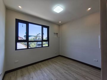 4 Bedroom House and Lot for Sale in Vermont Park Executive Village Antipolo -AJCE