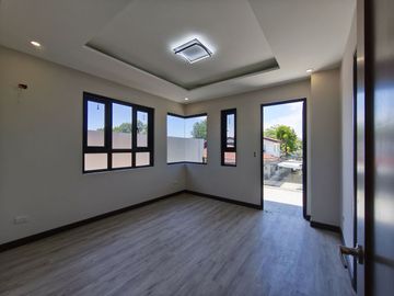 4 Bedroom House and Lot for Sale in Vermont Park Executive Village Antipolo -AJCE