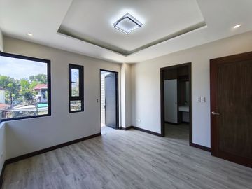 4 Bedroom House and Lot for Sale in Vermont Park Executive Village Antipolo -AJCE