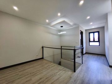 4 Bedroom House and Lot for Sale in Vermont Park Executive Village Antipolo -AJCE