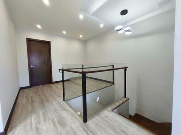 4 Bedroom House and Lot for Sale in Vermont Park Executive Village Antipolo -AJCE
