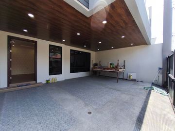 4 Bedroom House and Lot for Sale in Vermont Park Executive Village Antipolo -AJCE