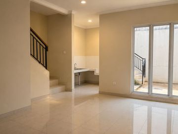 Disewakan Rumah di Grand Wisata, Cluster Cherry Ville