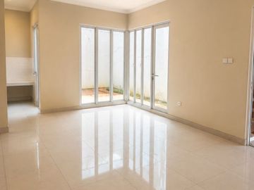 Disewakan Rumah di Grand Wisata, Cluster Cherry Ville