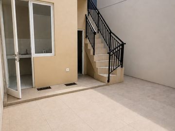 Disewakan Rumah di Grand Wisata, Cluster Cherry Ville