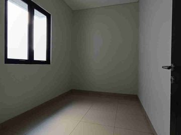 Disewa Rumah 2 Lantai, Lokasi Strategis, Bebas Banjir, di Cluster Viola Summarecon Crown Gading, Bekasi
