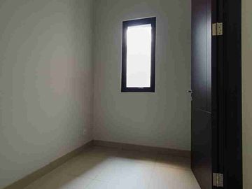 Disewa Rumah 2 Lantai, Lokasi Strategis, Bebas Banjir, di Cluster Viola Summarecon Crown Gading, Bekasi