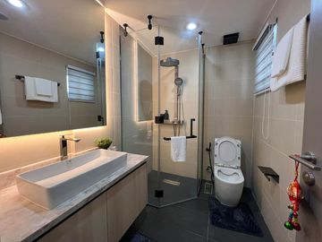 For Sale Modern 4 Storey Townhouse w/ Loft in GSIS Village Project 8, Q.C. KSA