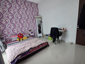 Rumah Modern 3 Lantai Permata Jingga West Diera Malang. Dekat Universitas Brawijaya, Politeknik Negeri Malang (Polinema). MLG00140