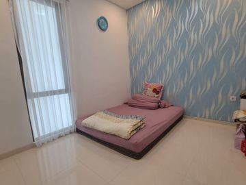 Rumah Modern 3 Lantai Permata Jingga West Diera Malang. Dekat Universitas Brawijaya, Politeknik Negeri Malang (Polinema). MLG00140