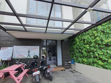 Rumah Modern 3 Lantai Permata Jingga West Diera Malang. Dekat Universitas Brawijaya, Politeknik Negeri Malang (Polinema). MLG00140