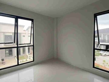Dijual Rumah 2 Lantai Diamond Pavilion Posisi Hook Samping dan Belakang Taman