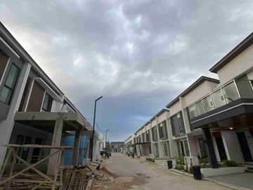 Dijual Rumah 2 Lantai Diamond Pavilion Posisi Hook Samping dan Belakang Taman