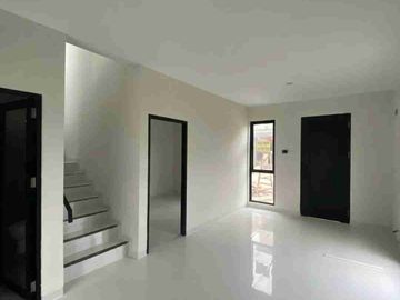 Dijual Rumah 2 Lantai Diamond Pavilion Posisi Hook Samping dan Belakang Taman