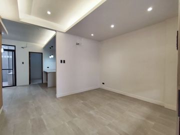 5 Bedroom Townhouse for Sale in Vermont Park Antipolo City -AJCE
