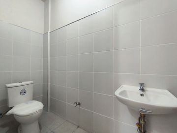 5 Bedroom Townhouse for Sale in Vermont Park Antipolo City -AJCE