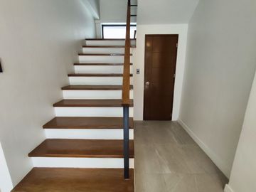 5 Bedroom Townhouse for Sale in Vermont Park Antipolo City -AJCE